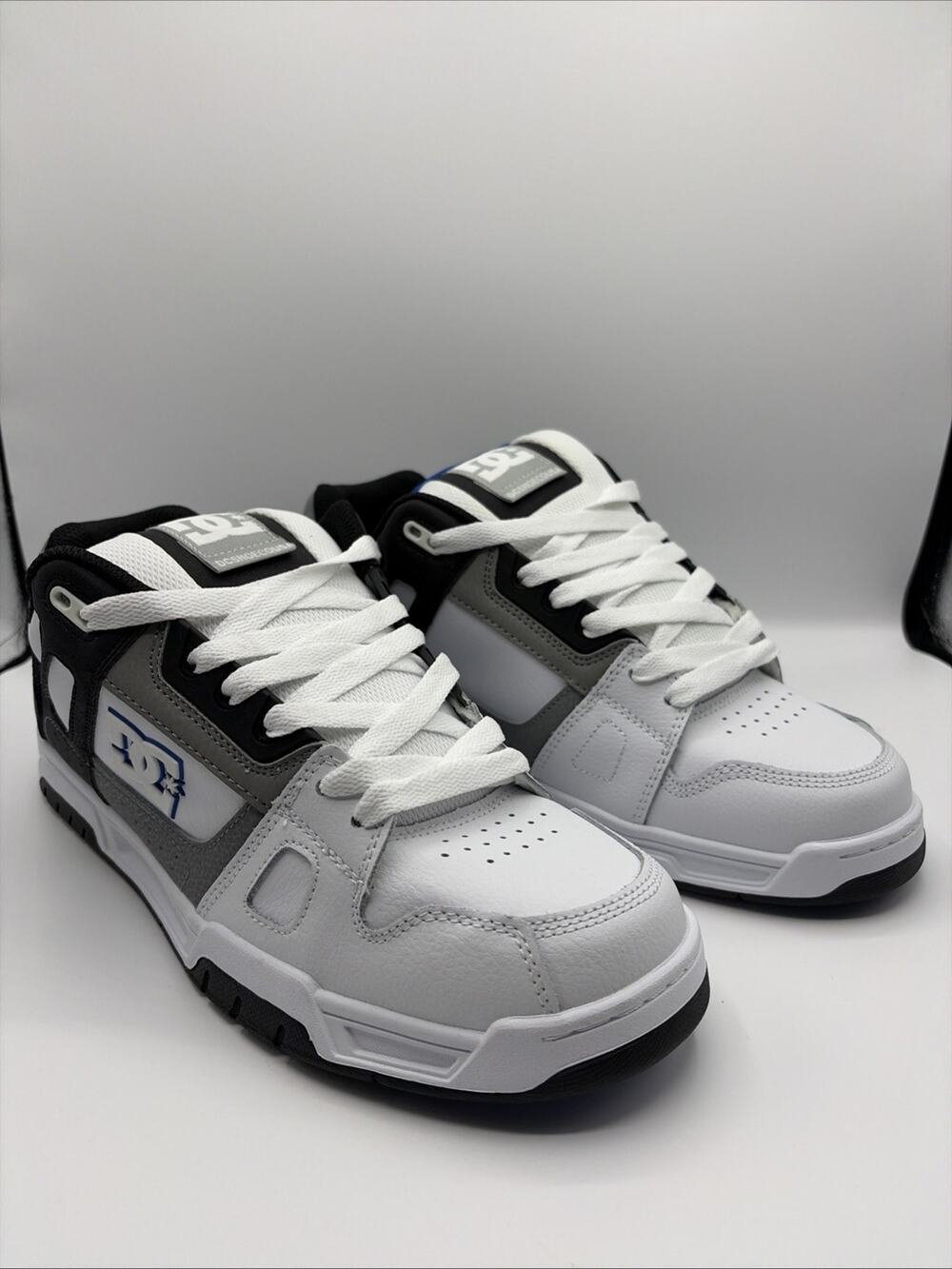 DC Men's Stag Low Top Skate Shoe White Gray Black Blue Sz 11.5 US NWOBT